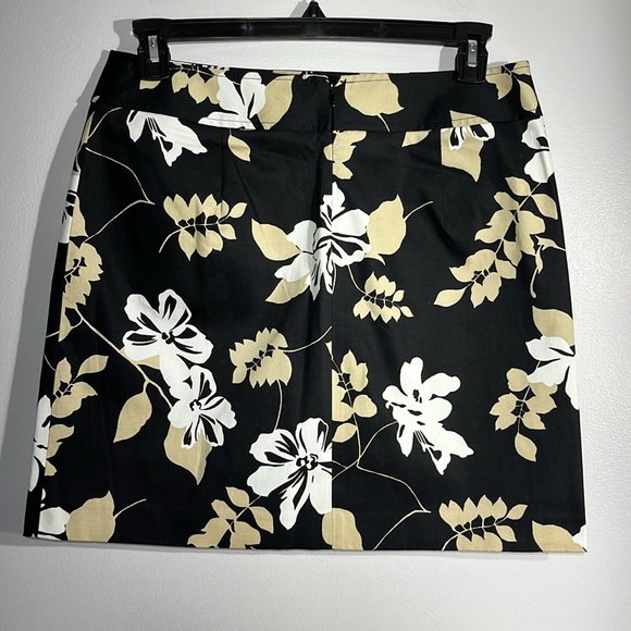 Rafaella Black Skirt with White/Tan Floral Size 12 - Picture 2 of 4